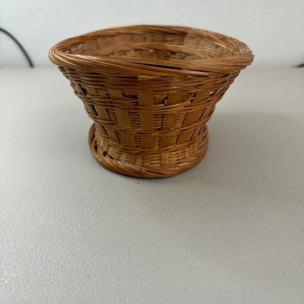 N/A handcrafted wicker